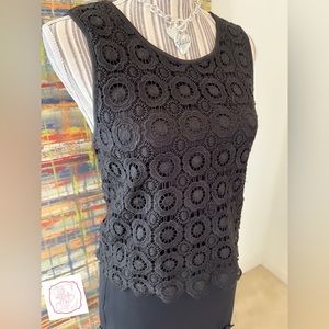 Lace sleeveless top, black.